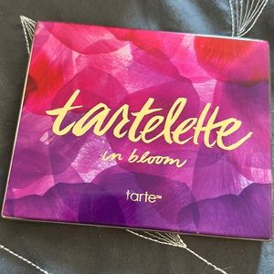 In bloom eyeshadow palette